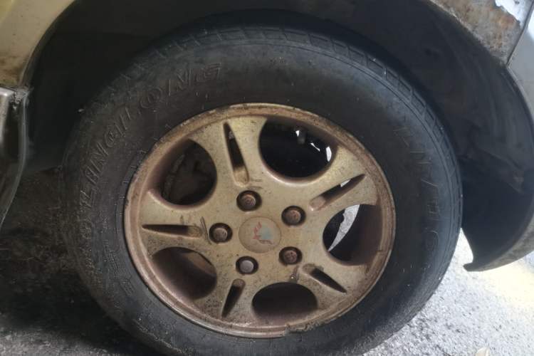 Used Wuling Rongguang 2012 1.2L Extended Standard Version LJY Right Front Wheel Hub