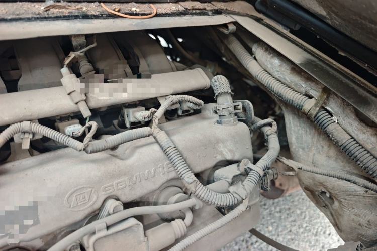 Used Wuling Rongguang 2014 1.2L S Base Model Engine Bay Left