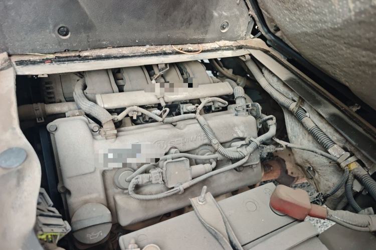 Used Wuling Rongguang 2014 1.2L S Base Model Engine Bay