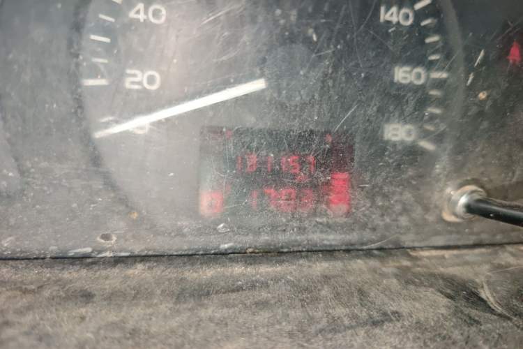 Used Wuling Rongguang 2014 1.2L S Base Model Odometer Close Up