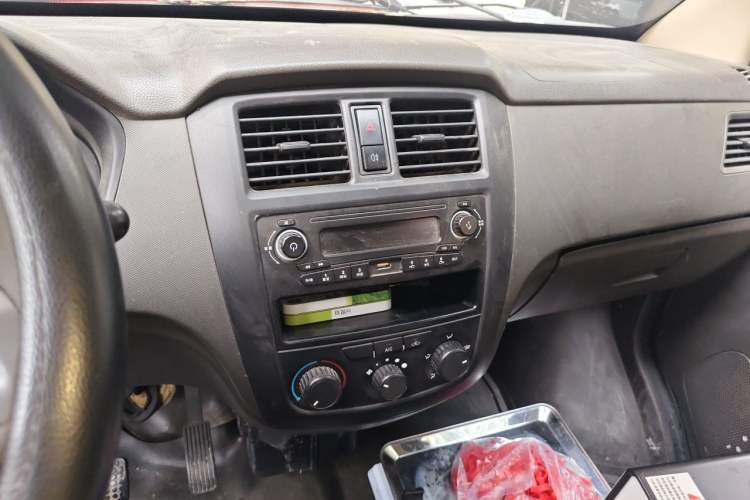 Used Wuling Rongguang 2014 1.5L S Base Version Audio And AC Panel