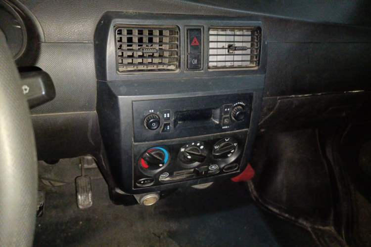 Used Wuling Rongguang 2014 1.2L S Base Model Audio And AC Panel