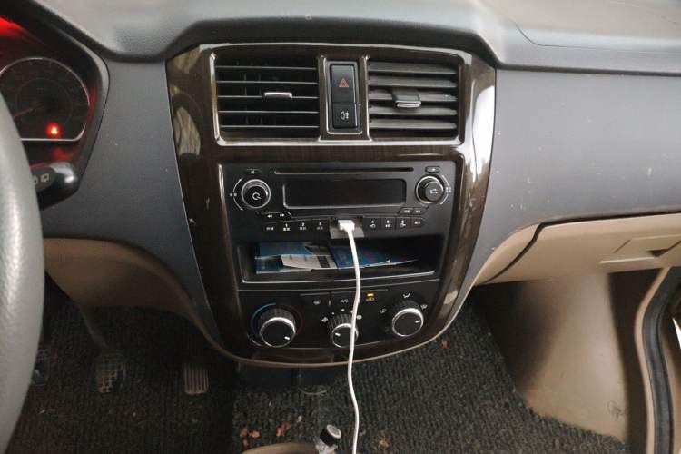 Used Wuling Rongguang 2014 1.2L S Standard Model Audio And AC Panel