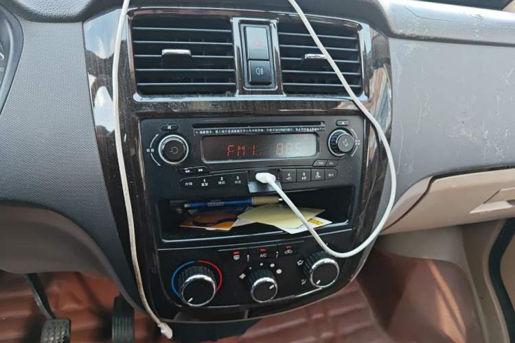 Used Wuling Rongguang 2014 1.2L S Standard Model Audio And AC Panel