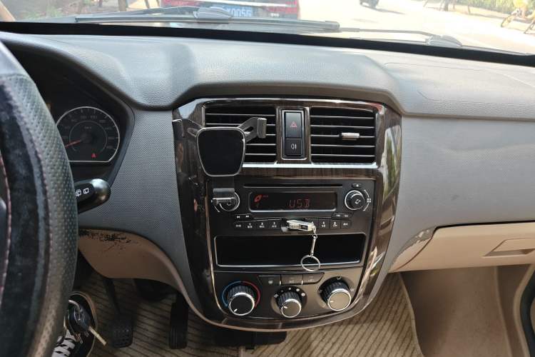 Used Wuling Rongguang 2014 1.2L S Standard Model Audio And AC Panel