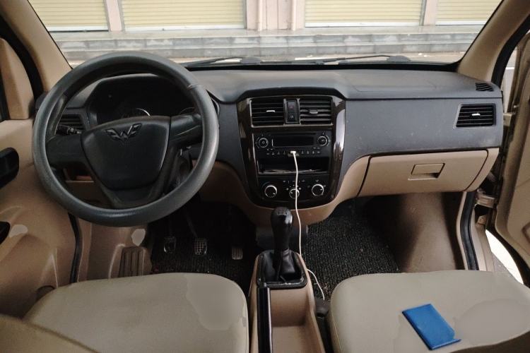 Used Wuling Rongguang 2014 1.2L S Standard Model Center Console