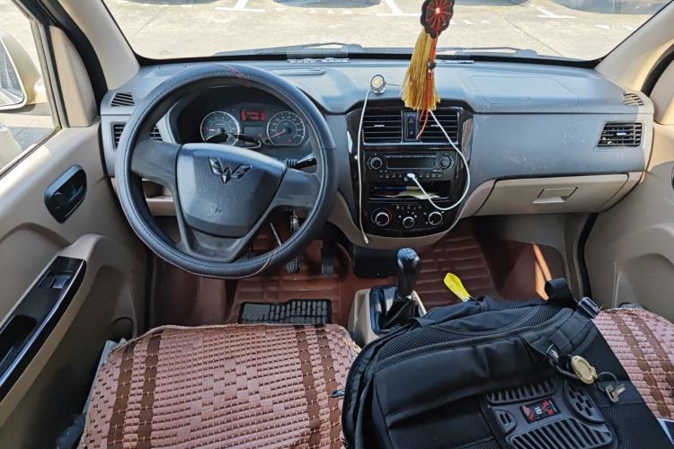 Used Wuling Rongguang 2014 1.2L S Standard Model Center Console
