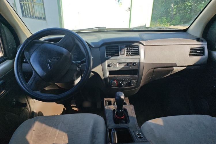Used Wuling Rongguang 2014 1.2L S Standard Model Center Console