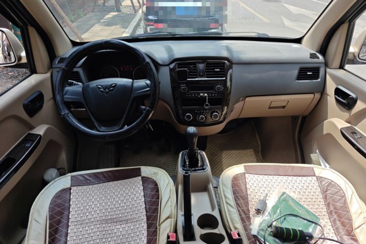Used Wuling Rongguang 2014 1.2L S Standard Model Center Console