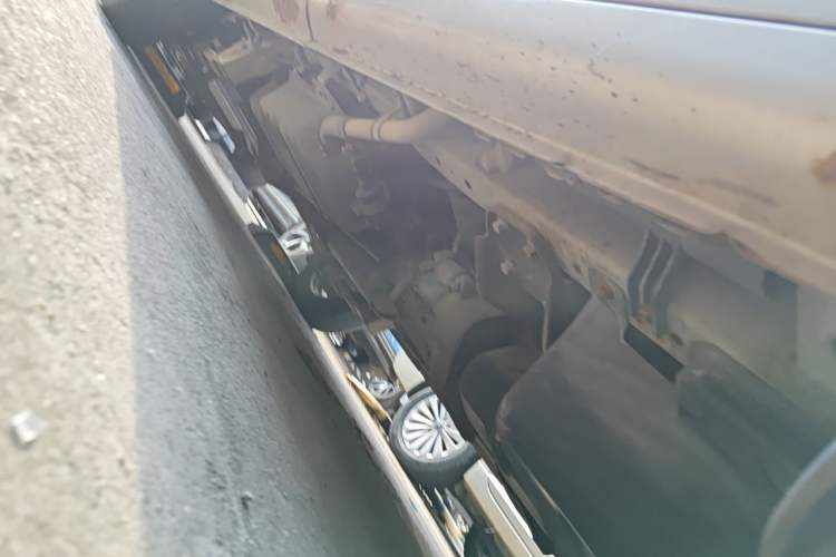 Used Wuling Rongguang 2014 1.2L S Standard Model Chassis Front Right