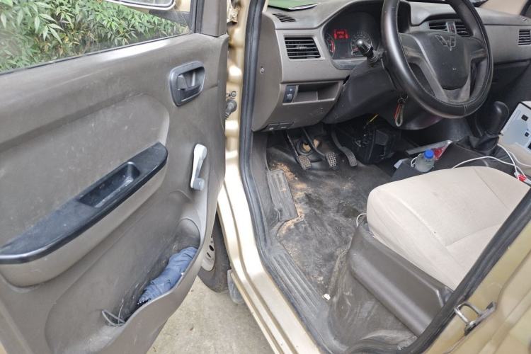 Used Wuling Rongguang 2014 1.5L S Base Version Driver Seat
