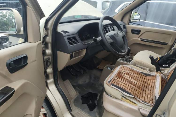 Used Wuling Rongguang 2014 1.5L S Standard Version Driver Seat