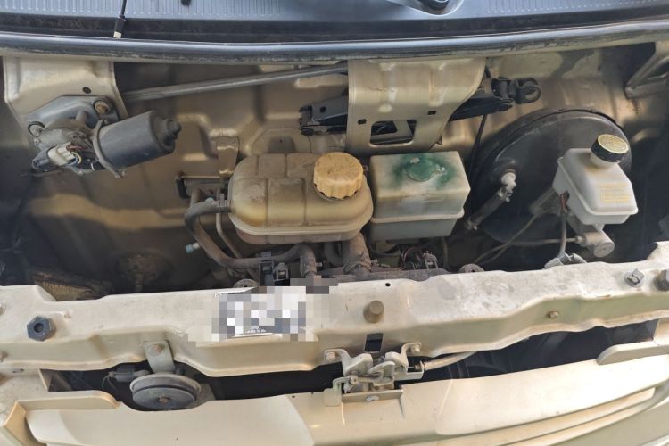 Used Wuling Rongguang 2014 1.5L S Base Version Engine Bay