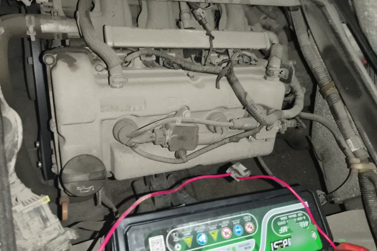Used Wuling Rongguang 2014 1.2L S Base Model Engine Bay
