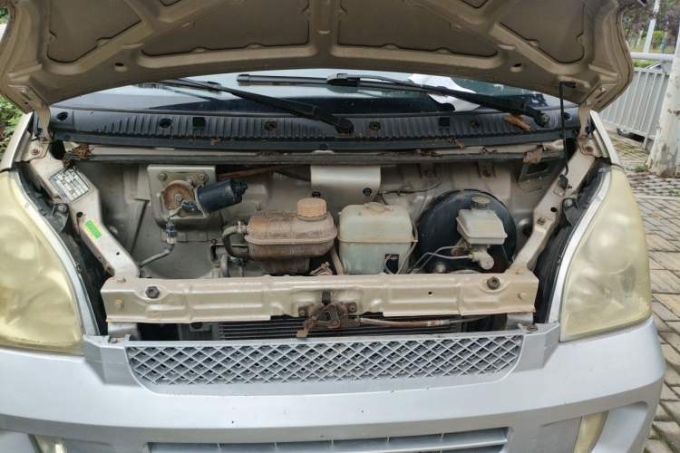 Used Wuling Rongguang 2014 1.2L S Base Model Engine Bay