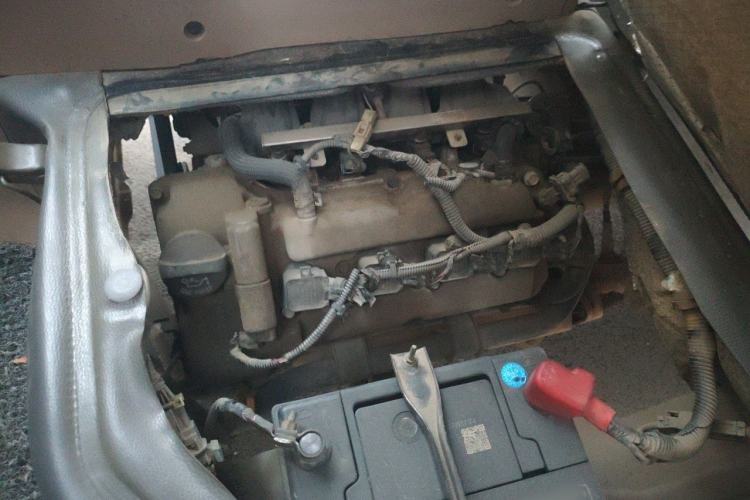 Used Wuling Rongguang 2014 1.2L S Standard Model Engine Bay