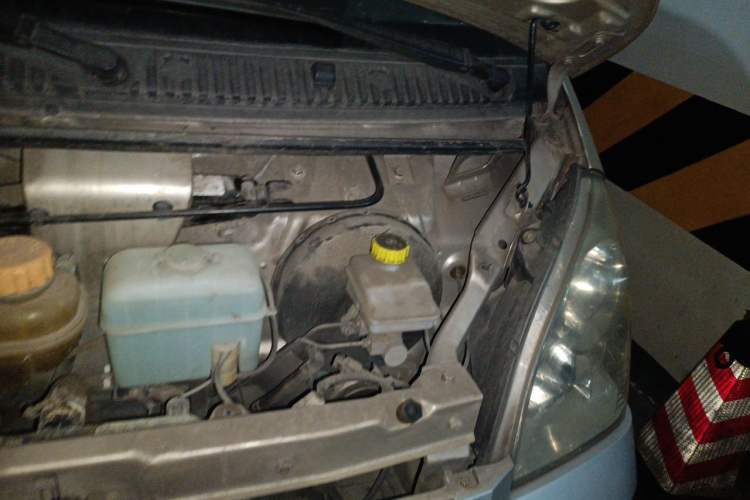 Used Wuling Rongguang 2014 1.2L S Base Model Engine Bay Left