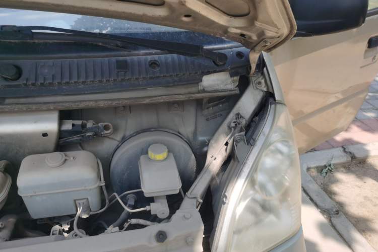 Used Wuling Rongguang 2014 1.2L S Base Model Engine Bay Left