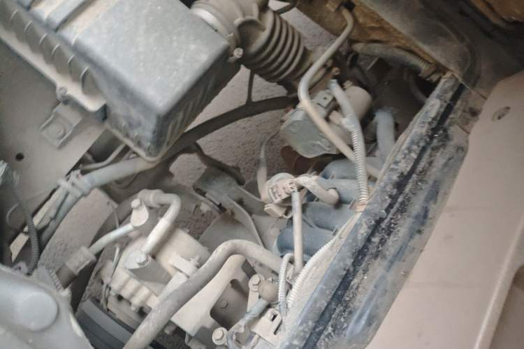 Used Wuling Rongguang 2014 1.2L S Standard Model Engine Bay Left