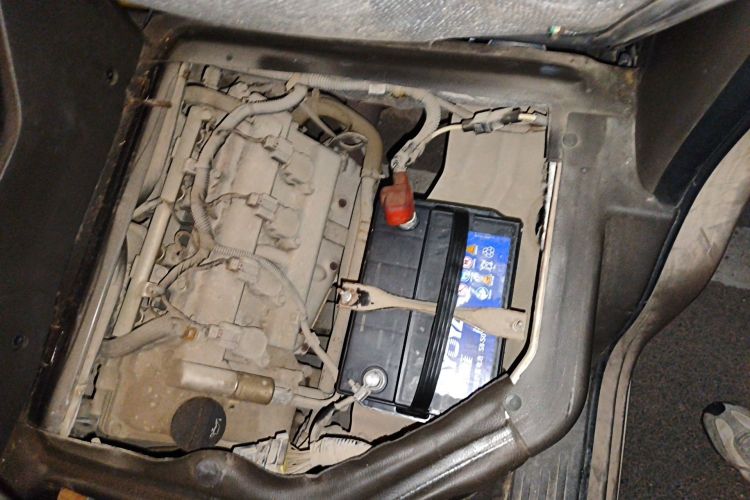 Used Wuling Rongguang 2014 1.5L S Base Version Engine Bay Left