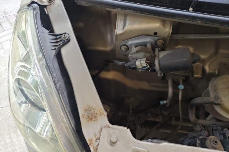 Used Wuling Rongguang 2014 1.5L S Base Version Engine Bay Right