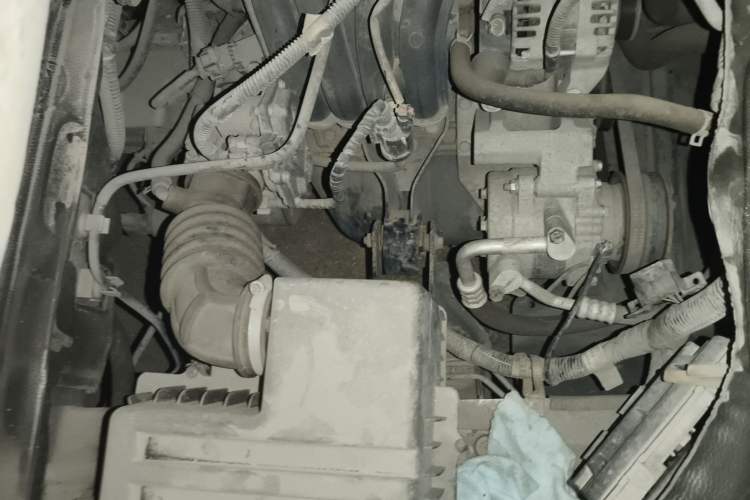Used Wuling Rongguang 2014 1.2L S Base Model Engine Bay Right