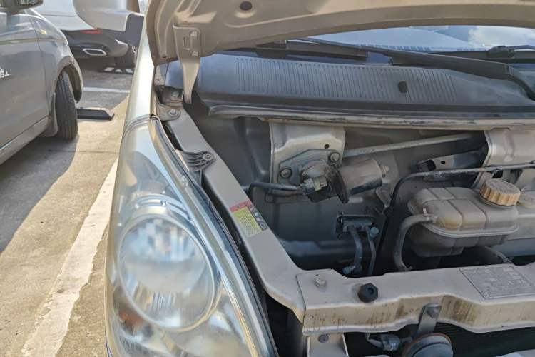 Used Wuling Rongguang 2014 1.2L S Standard Model Engine Bay Right