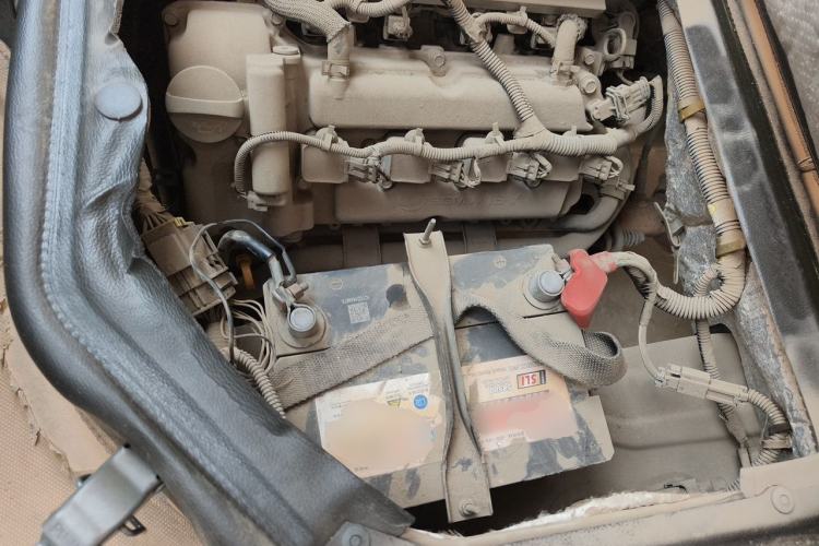 Used Wuling Rongguang 2014 1.2L S Base Model Engine Bay