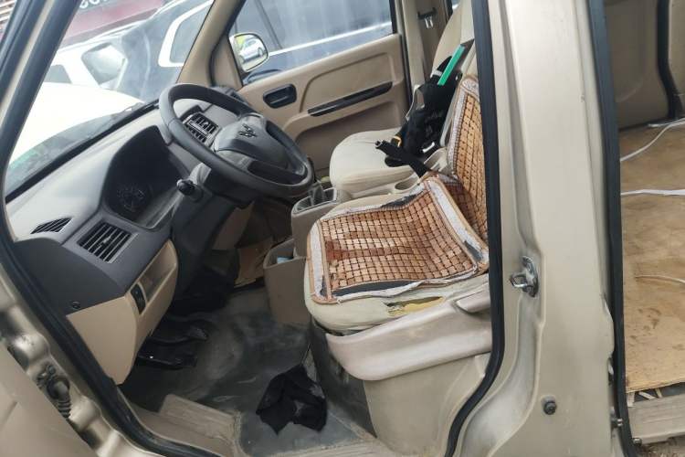 Used Wuling Rongguang 2014 1.5L S Standard Version Left Front Seat