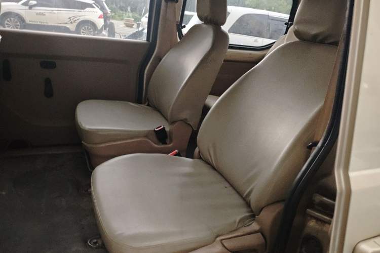 Used Wuling Rongguang 2014 1.2L S Standard Model Left Rear Seat
