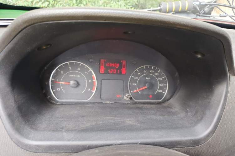 Used Wuling Rongguang 2014 1.5L S Base Version Odometer Close Up