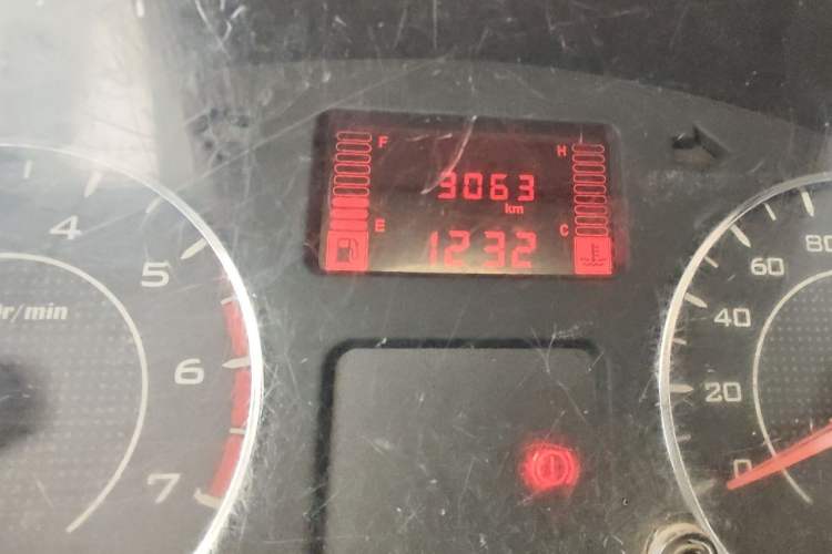 Used Wuling Rongguang  Odometer Close Up