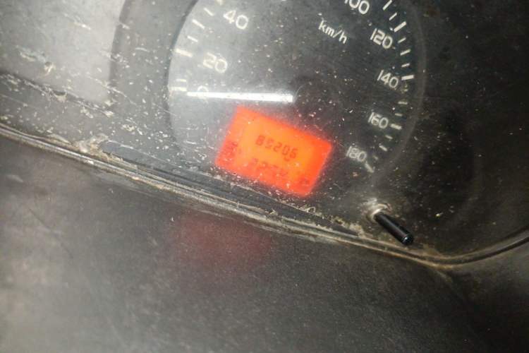 Used Wuling Rongguang 2014 1.2L S Base Model Odometer Close Up