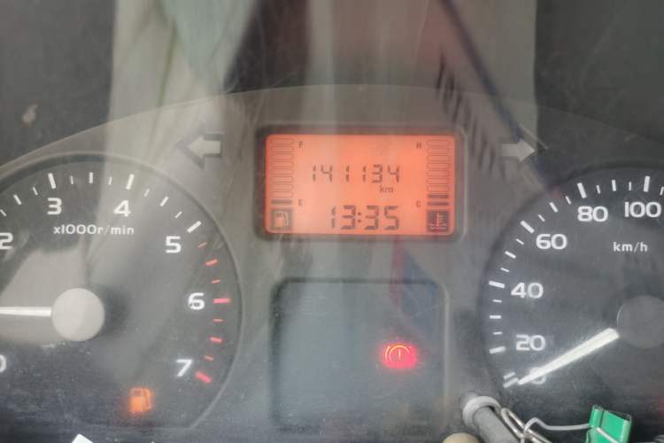 Used Wuling Rongguang 2014 1.2L S Base Model Odometer Close Up