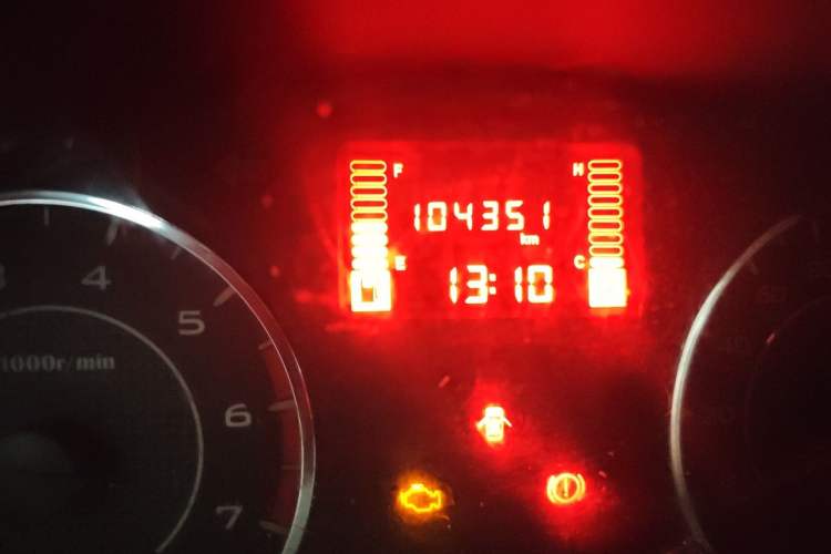 Used Wuling Rongguang 2014 1.2L S Standard Model Odometer Close Up