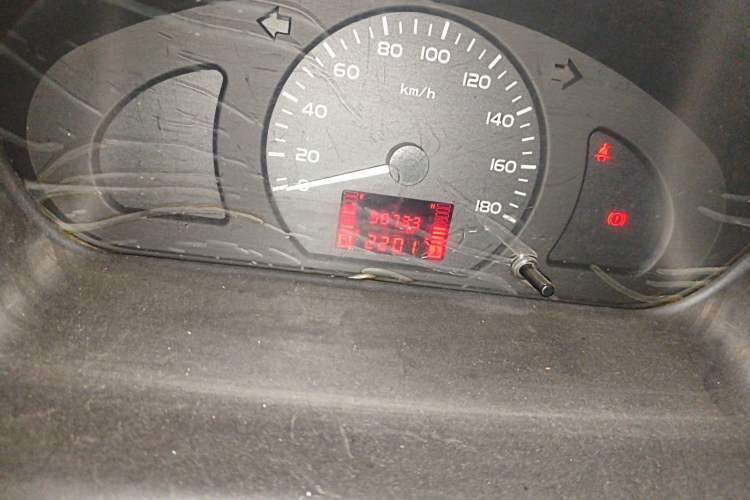 Used Wuling Rongguang 2014 1.5L S Base Version Odometer Close Up
