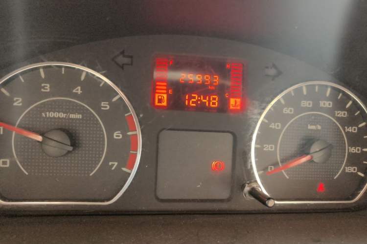 Used Wuling Rongguang 2014 1.2L S Base Model Odometer Close Up
