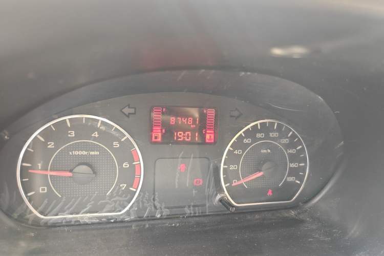 Used Wuling Rongguang 2014 1.2L S Standard Model Odometer Close Up