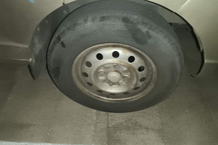 Used Wuling Rongguang 2014 1.2L S Base Model Right Front Wheel Hub