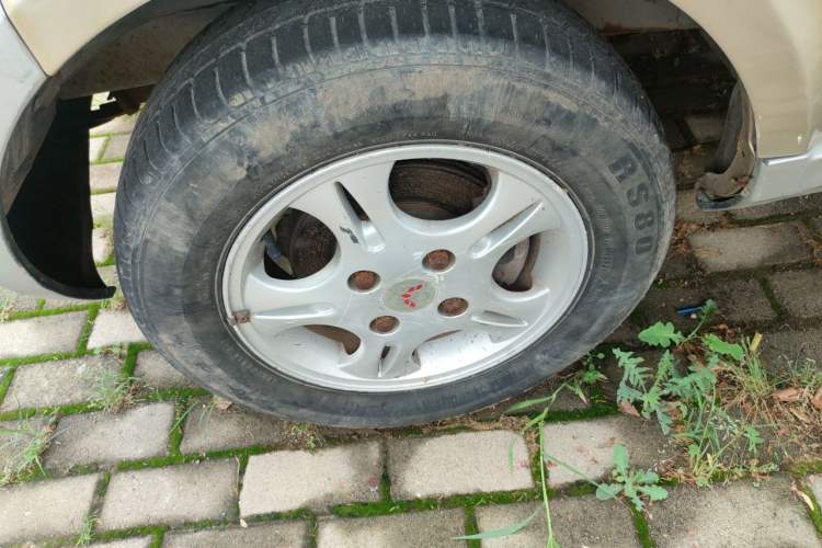 Used Wuling Rongguang 2014 1.2L S Base Model Right Front Wheel Hub