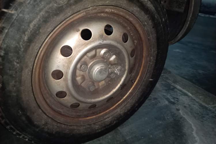 Used Wuling Rongguang 2014 1.2L S Base Model Right Front Wheel Hub