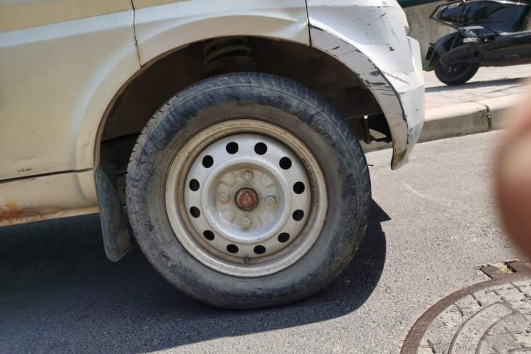 Used Wuling Rongguang 2014 1.2L S Base Model Right Front Wheel Hub