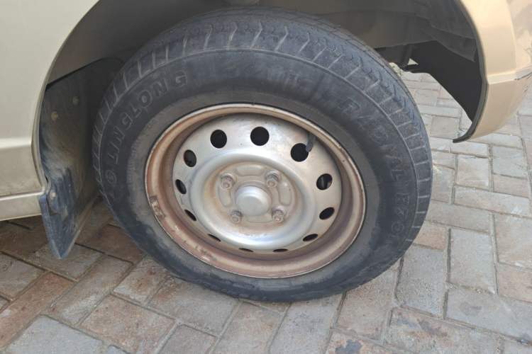 Used Wuling Rongguang 2014 1.2L S Base Model Right Front Wheel Hub