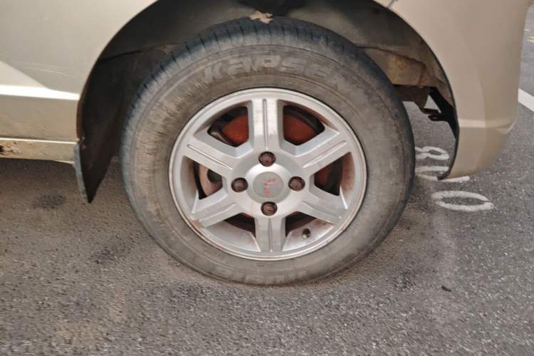 Used Wuling Rongguang 2014 1.2L S Standard Model Right Front Wheel Hub