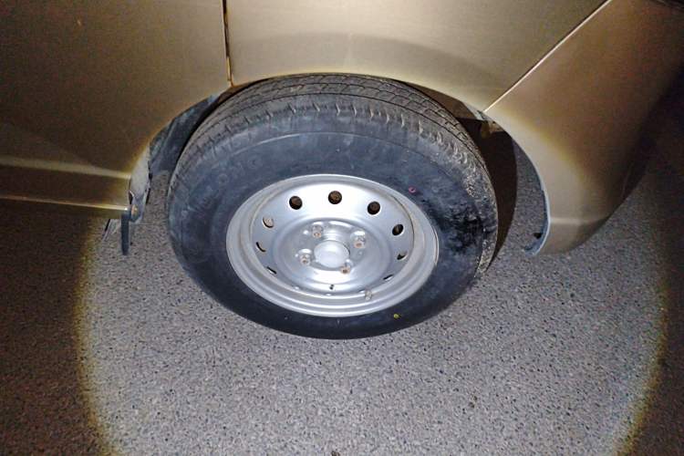 Used Wuling Rongguang 2014 1.5L S Base Version Right Front Wheel Hub
