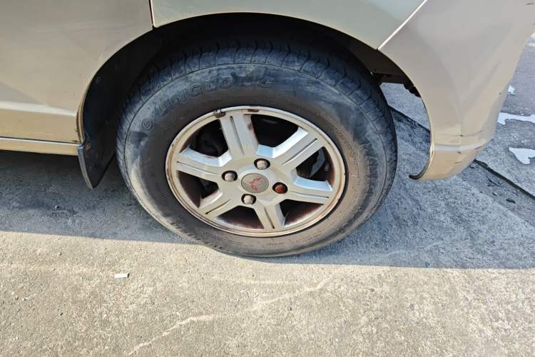 Used Wuling Rongguang 2014 1.2L S Standard Model Right Front Wheel Hub