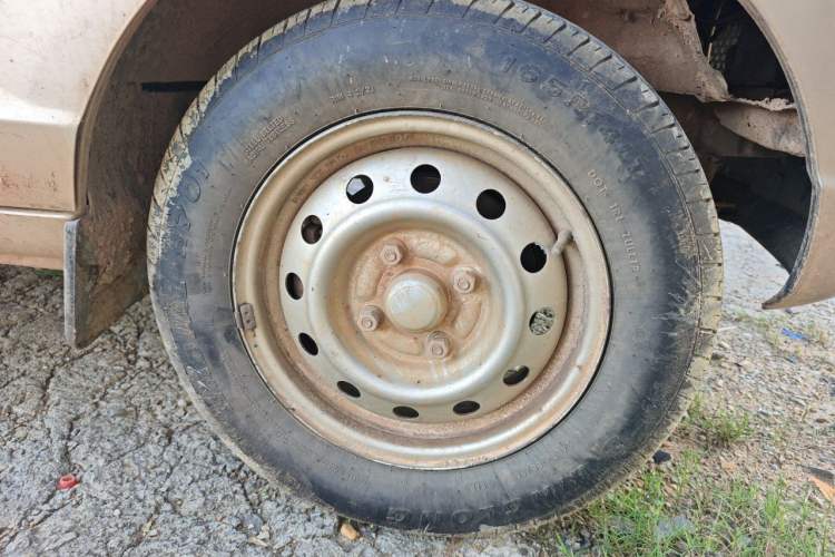 Used Wuling Rongguang 2014 1.2L S Standard Model Right Front Wheel Hub