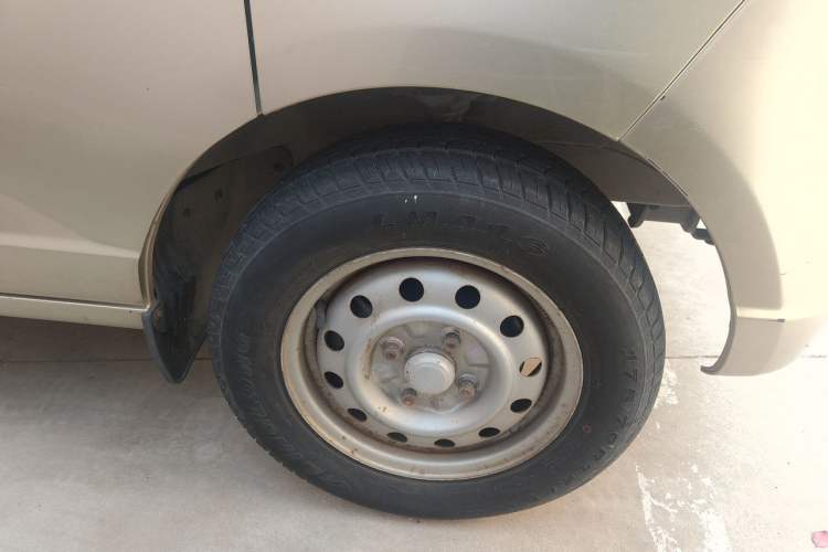 Used Wuling Rongguang 2014 1.2L S Base Model Right Front Wheel Hub