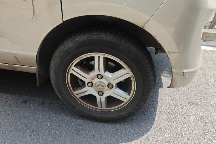 Used Wuling Rongguang 2014 1.2L S Standard Model Right Front Wheel Hub