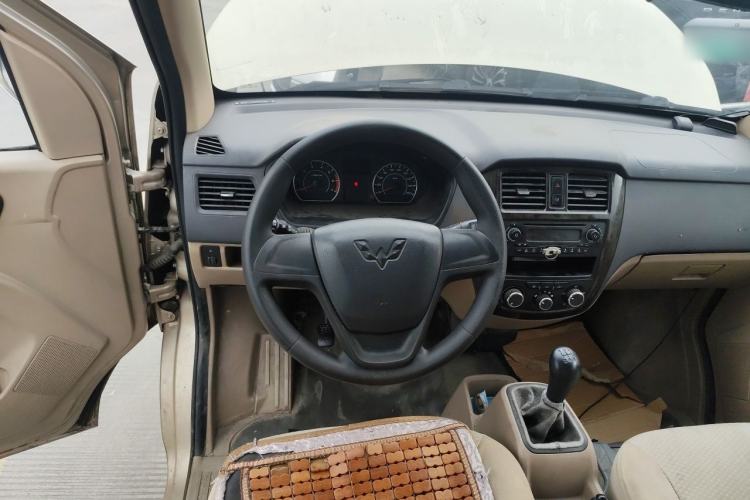 Used Wuling Rongguang 2014 1.5L S Standard Version Steering Wheel